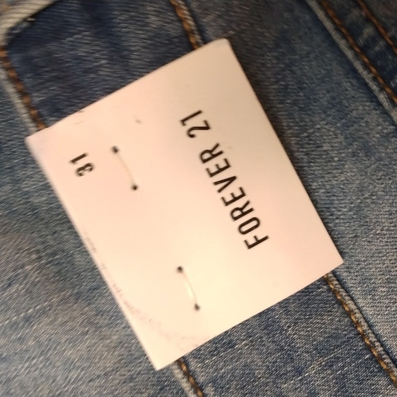 NWT FOREVER 21 BUTTON FLY ANKLE JEANS - Picture 6 of 7
